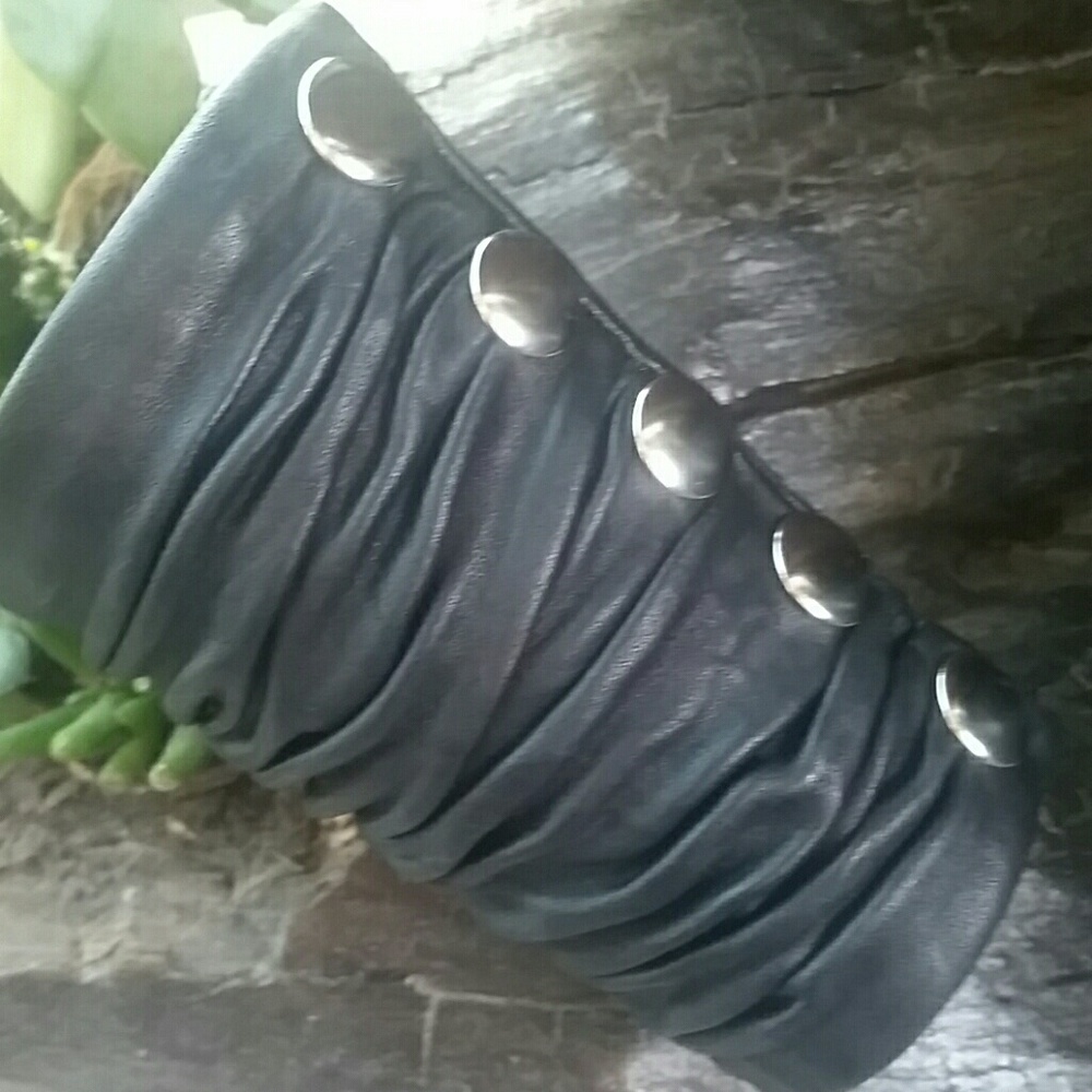WIDE BLACK LEATHER CUFF - Picture 2 of 6